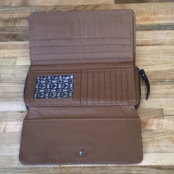 Axcess - Picture 4 of 6